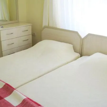 Lägenhet Sleeps 6 Pool Air Con Wifi Ortakent